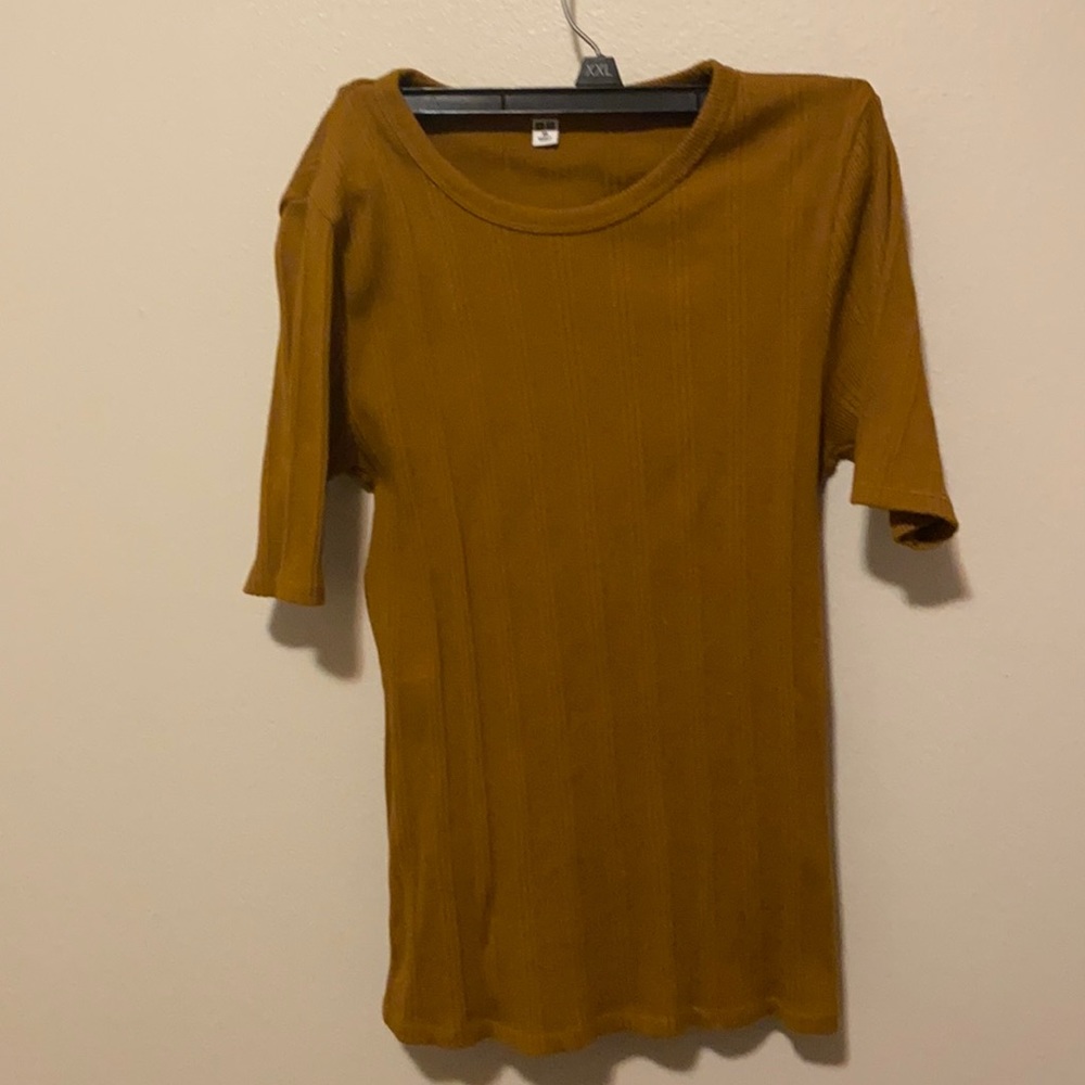 Uniqlo tee